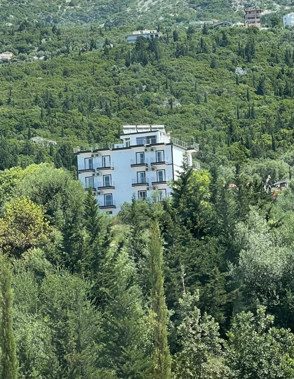 Season Inn Dhërmi Exterior foto